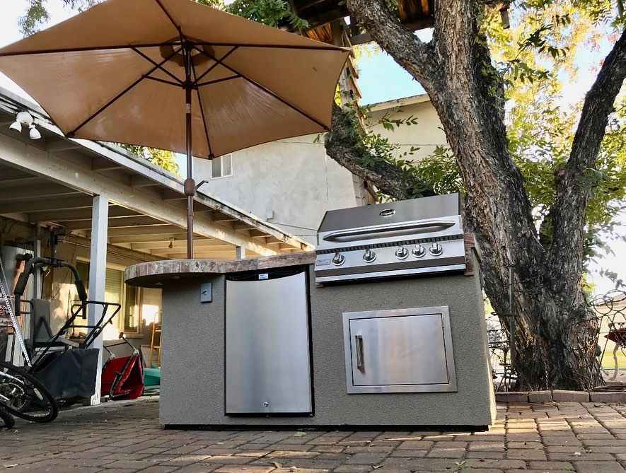 Kokomo Grill BBQ Island Maui 7'6" with 33" Round Bar, LED Lights & Built-In BBQ - The Vitality Estate