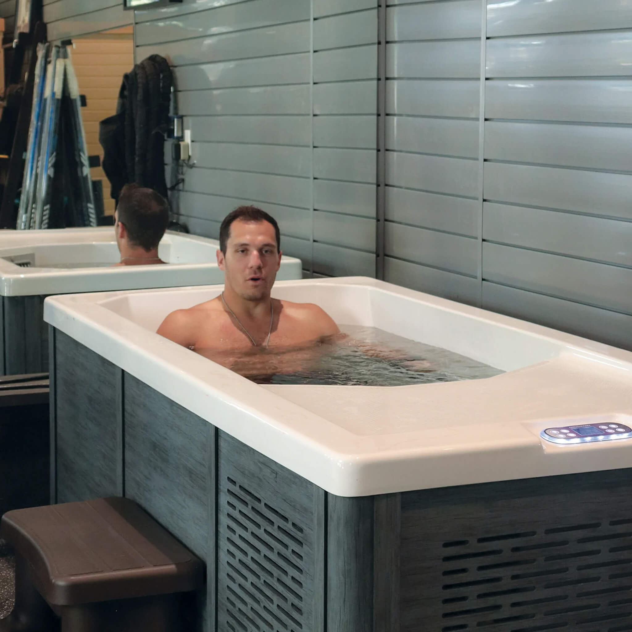 CSC 1000 Premium Cold Plunge Spa Tub With Built-In Ozone And Multi-Coloured Exterior Lighting (SAK37605) - The Vitality Estate